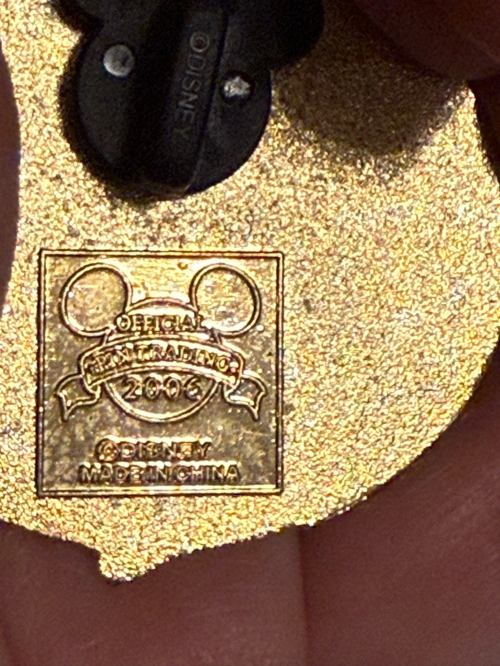 Disney Cruise Line Mickey & Minnie 2006 Castaway Club Trading Pin - Picture 2 of 2